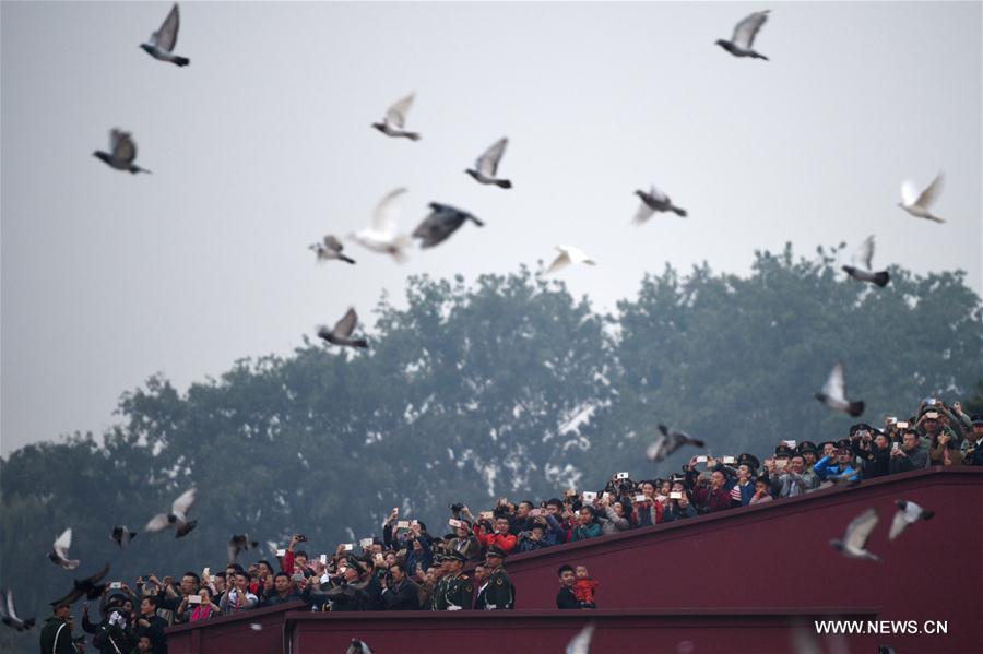 Over 100,000 people from across the country gathered at the square to watch the national flag-raising ceremony on the morning of Oct. 1, marking the 67th anniversary of the founding of the People's Republic of China. (Xinhua/Ju Huanzong) Over 100,000 people from across the country gathered at the square to watch the national flag-raising ceremony on the morning of Oct. 1, marking the 67th anniversary of the founding of the People's Republic of China. (Xinhua/Ju Huanzong)