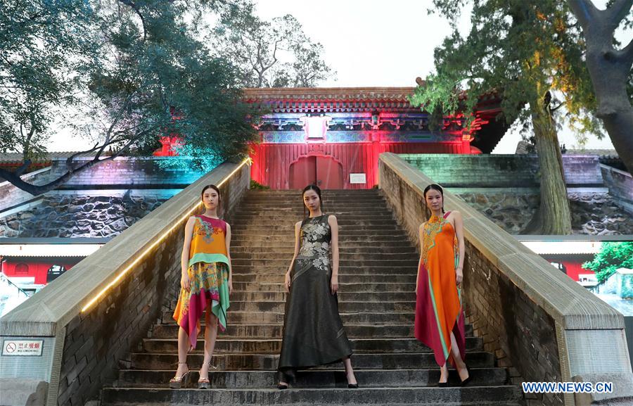 CHINA-BEIJING-FASHION SHOW-ANCIENT TEMPLE (CN)