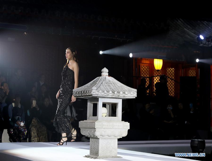 CHINA-BEIJING-FASHION SHOW-ANCIENT TEMPLE (CN)