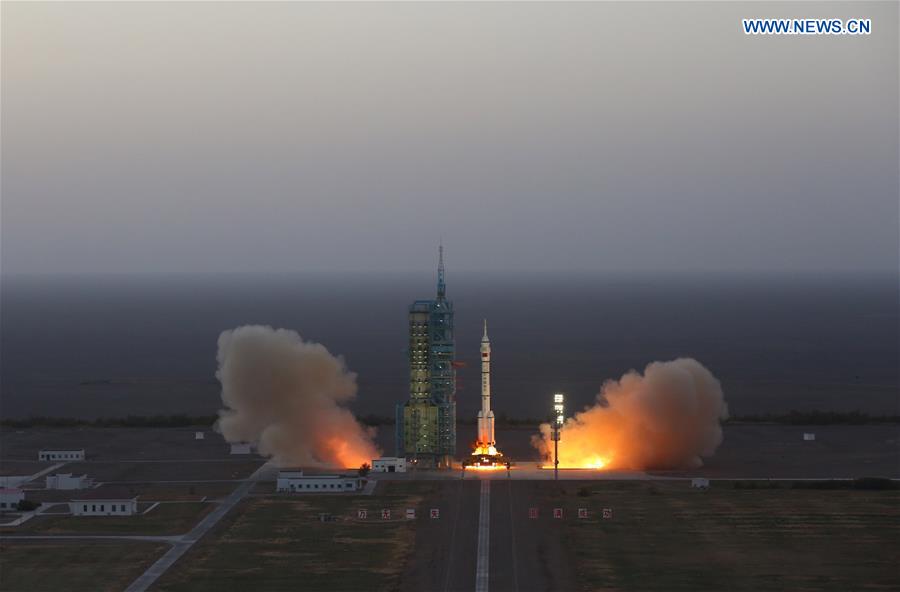 CHINA-JIUQUAN-SPACECRAFT-SHENZHOU-11-LAUNCH (CN)  