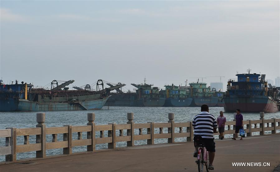 Typhoon Sarika, the 21st typhoon of this year, is expected to make landfall in Hainan on Tuesday morning. Typhoon Sarika, the 21st typhoon of this year, is expected to make landfall in Hainan on Tuesday morning.