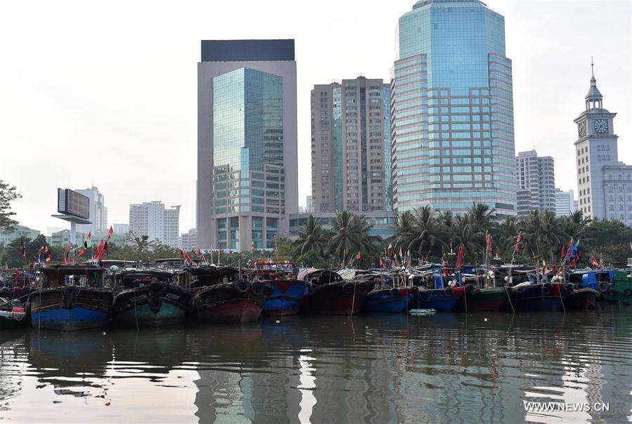 Typhoon Sarika, the 21st typhoon of this year, is expected to make landfall in Hainan on Tuesday morning. Typhoon Sarika, the 21st typhoon of this year, is expected to make landfall in Hainan on Tuesday morning.