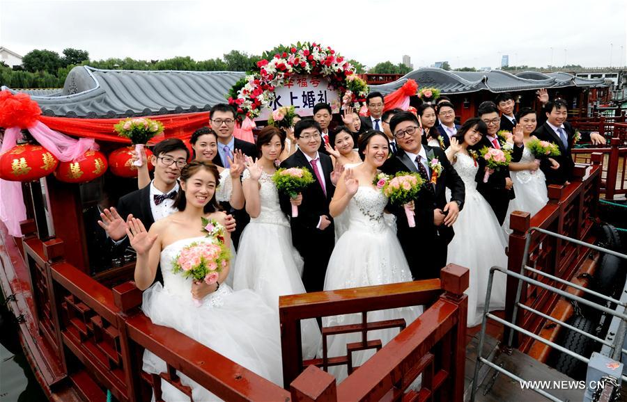 #CHINA-JIANGSU-SUZHOU-GROUP WEDDING (CN)