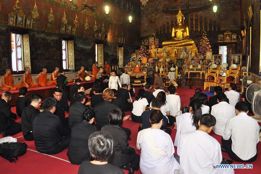 THAILAND-BANGKOK-KING-BHUMIBOL-MOURNING-MEDITATION