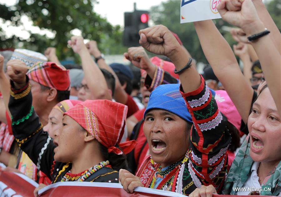 Indigenous people called Sandugo shout slogans during their protest rally in support of Philippine President Rodrigo Duterte's foreign policy near the U.S. Embassy in Manila, the Philippines, Oct. 27, 2016. Indigenous people called Sandugo shout slogans during their protest rally in support of Philippine President Rodrigo Duterte's foreign policy near the U.S. Embassy in Manila, the Philippines, Oct. 27, 2016.