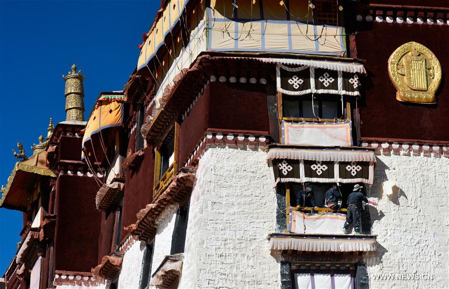 CHINA-LHASA-POTALA PALACE-REPAINTING (CN)