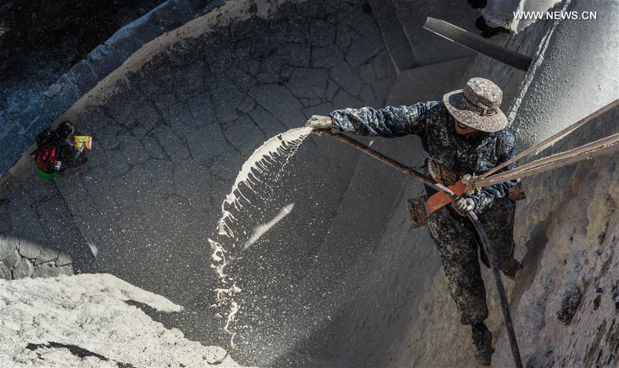 CHINA-LHASA-POTALA PALACE-REPAINTING (CN)