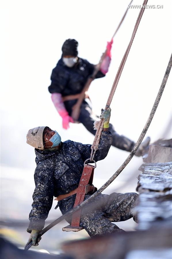 CHINA-LHASA-POTALA PALACE-REPAINTING (CN)