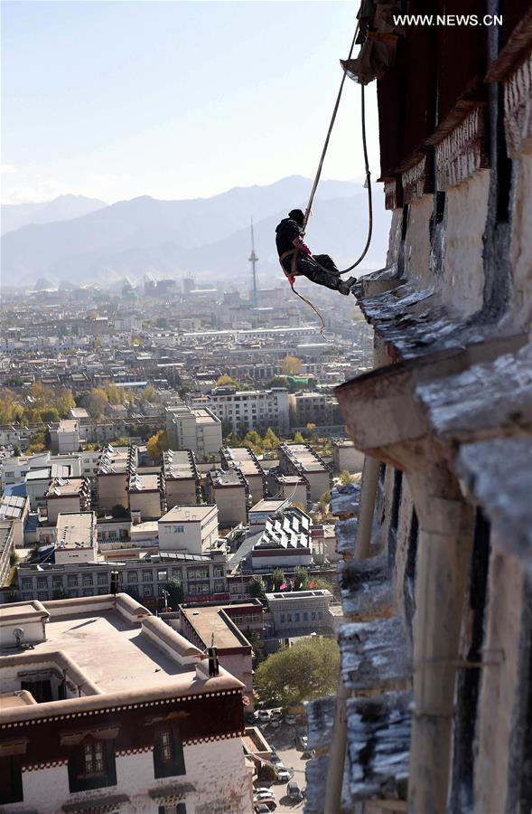 CHINA-LHASA-POTALA PALACE-REPAINTING (CN)