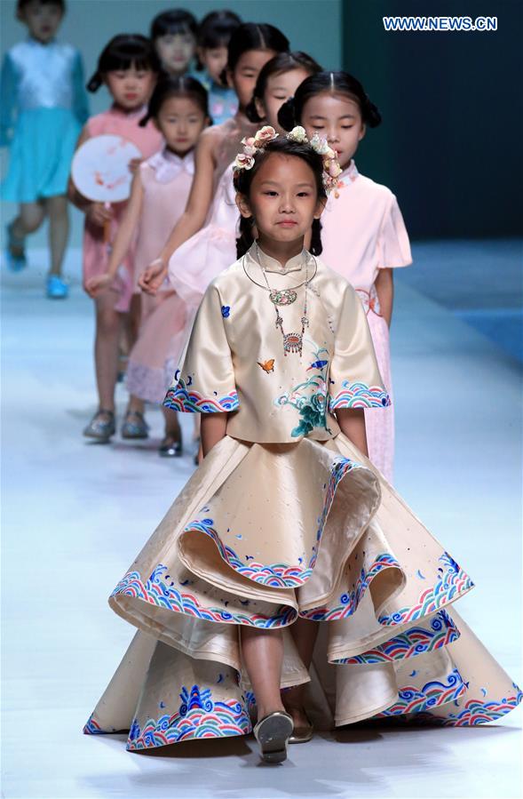 CHINA-BEIJING-FASHION WEEK (CN)