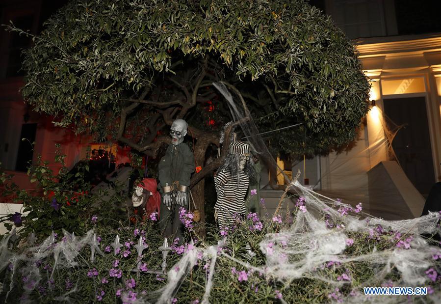 BRITAIN-LONDON-HALLOWEEN-TRICK OR TREAT