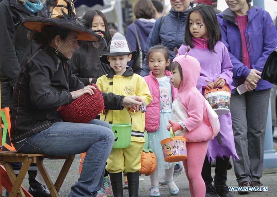 CANADA-VANCOUVER-HALLOWEEN-TRICK OR TREAT