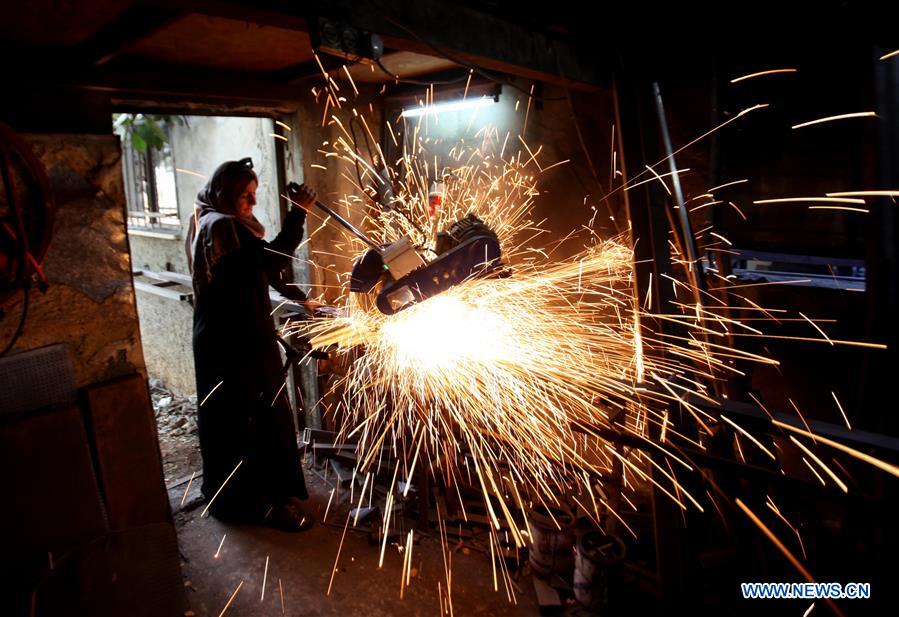 MIDEAST-NABLUS-WOMAN-BLACKSMITH