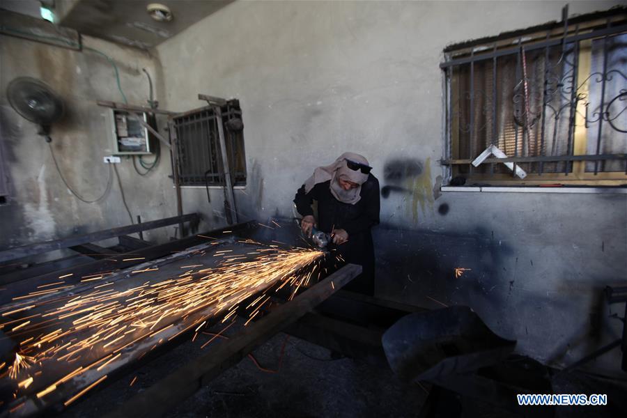 MIDEAST-NABLUS-WOMAN-BLACKSMITH