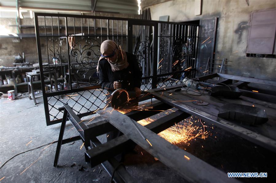 MIDEAST-NABLUS-WOMAN-BLACKSMITH