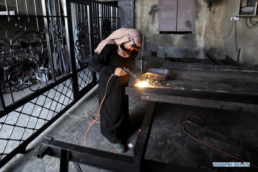 MIDEAST-NABLUS-WOMAN-BLACKSMITH