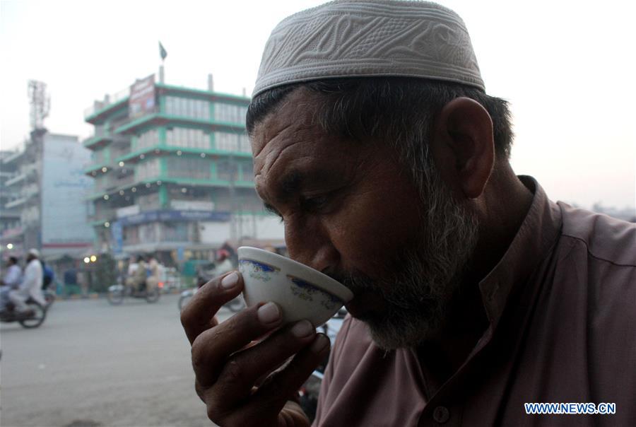 PAKISTAN-PESHAWAR-GREEN TEA