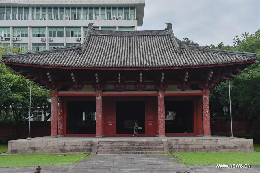 Hualin Monastery, situated at the southern foot of Pingshan Hill of Fuzhou, was built in Northern Song Dynasty in 964 A.D..