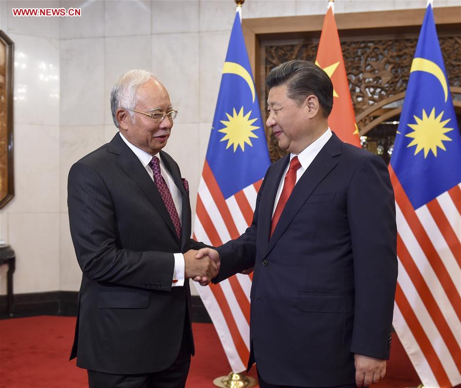 Chinese President Xi Jinping (R) meets with Malaysian Prime Minister Najib Razak in Beijing, capital of China, Nov. 3, 2016. (Xinhua/Li Xueren)