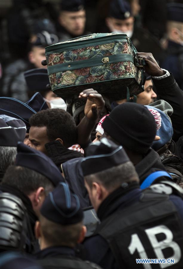 FRANCE-PARIS-MIGRANT CAMP-POLICE-EVACUATION