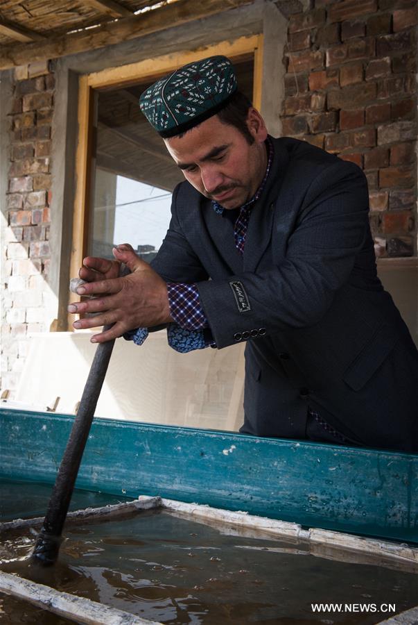 The handmade mulberry-bark paper, originating thousands of years ago in Xinjiang, has been listed as intangible cultural heritage by the UNESCO. The handmade mulberry-bark paper, originating thousands of years ago in Xinjiang, has been listed as intangible cultural heritage by the UNESCO.