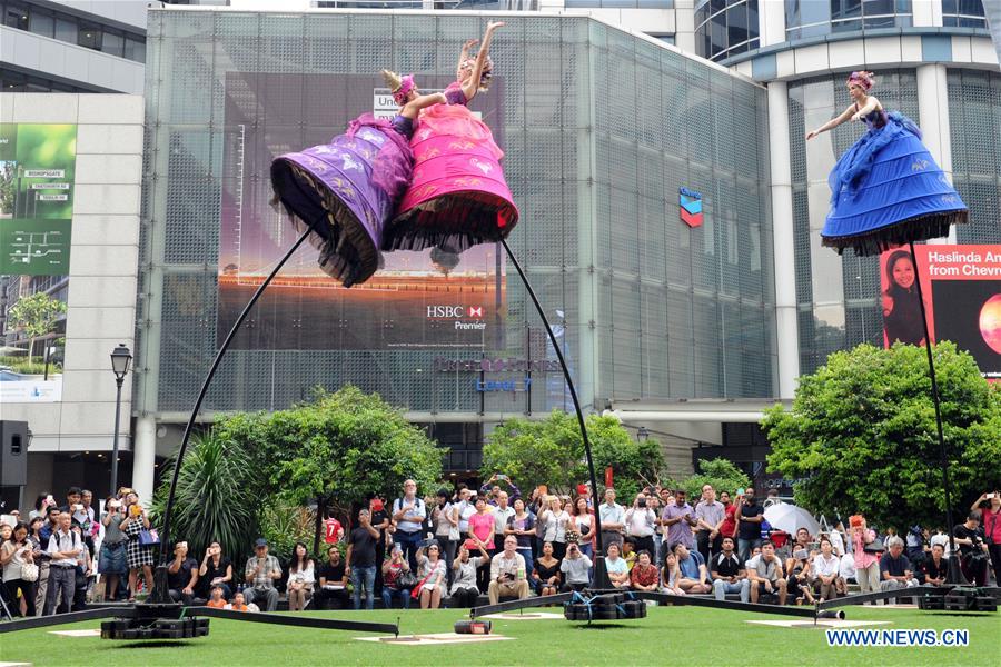 SINGAPORE-AUSTRALIA-"THE THREE BELLES"-PERFORMANCE