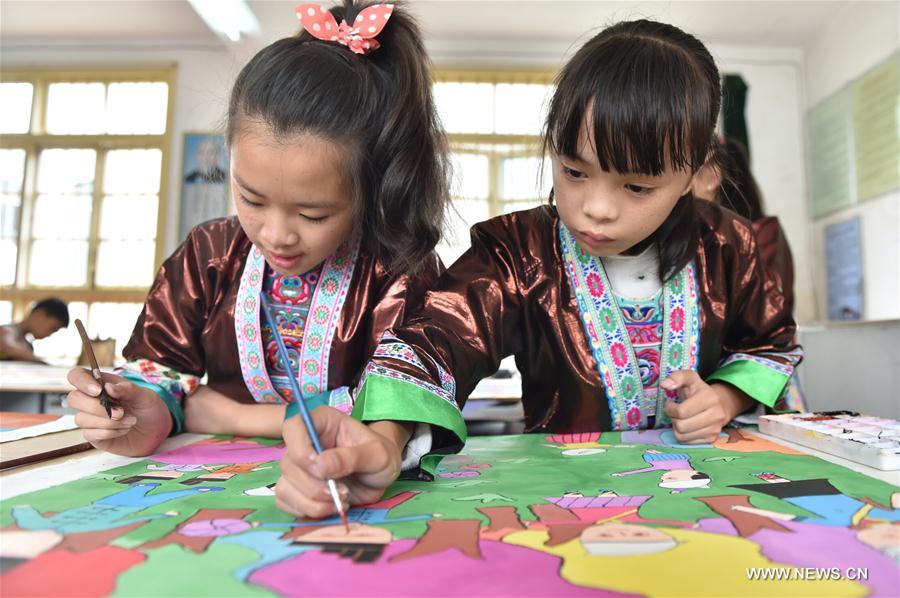 CHINA-GUANGXI-DONG ETHNIC GROUP-PAINTING-EDUCATION (CN)