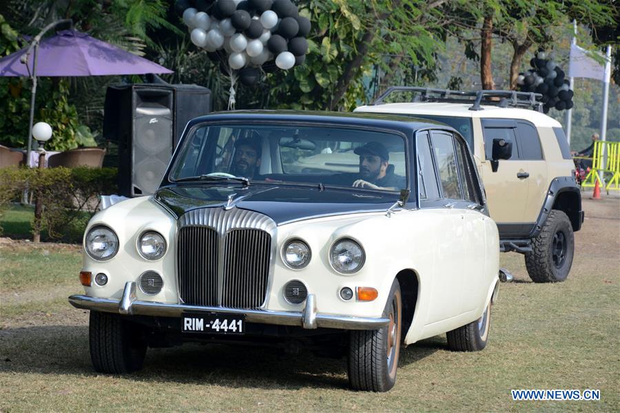 PAKISTAN-LAHORE-VINTAGE CAR-SHOW
