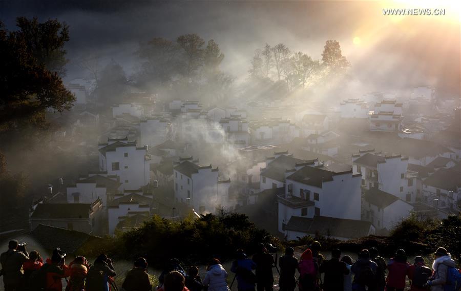 CHINA-JIANGXI-WUYUAN-FOG-SCENERY (CN)
