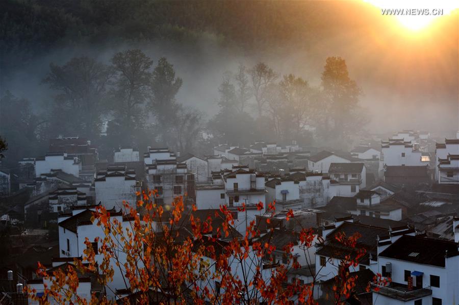 CHINA-JIANGXI-WUYUAN-FOG-SCENERY (CN)