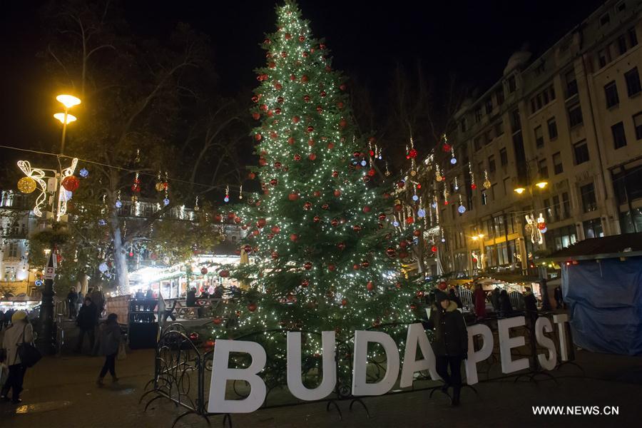 HUNGARY-BUDAPEST-CHRISTMAS-DECORATIONS
