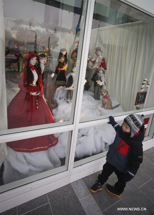 CANADA-VANCOUVER-ANTIQUE CHRISTMAS WINDOW