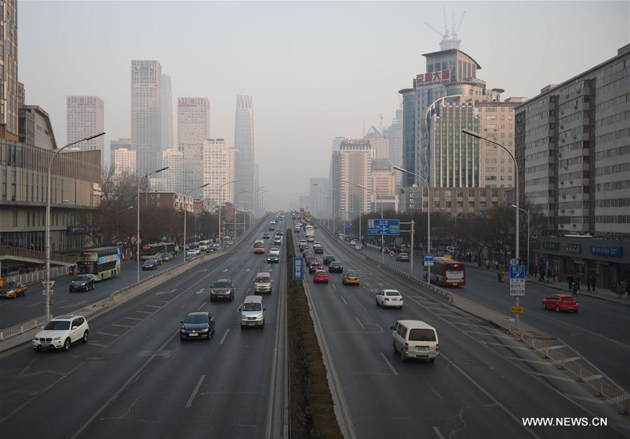 Beijing activated its first red alert for smog this winter under which the 'Odd-even' car restriction is in force, and additional public transportation has been arranged, with more buses running for longer Beijing activated its first red alert for smog this winter under which the 'Odd-even' car restriction is in force, and additional public transportation has been arranged, with more buses running for longer