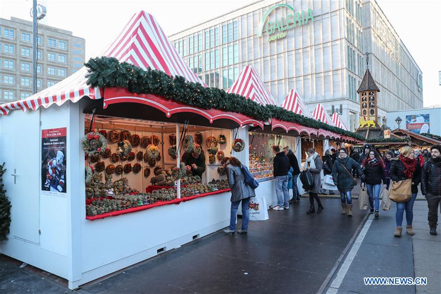 GERMANY-BERLIN-CHRISTMAS MARKETS-REOPENING