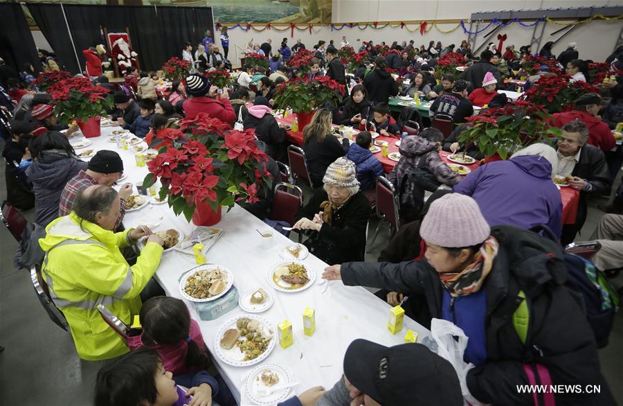 Labour union members and volunteers served about 3,000 sets of meal to local low-income families and homeless people during the 22nd annual Labour Community Christmas Dinner. 