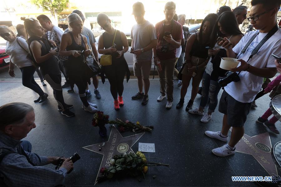 U.S.-LOS ANGELES-DEBBIE REYNOLDS-CARRIE FISHER-WALK OF FAME-CONDOLENCE