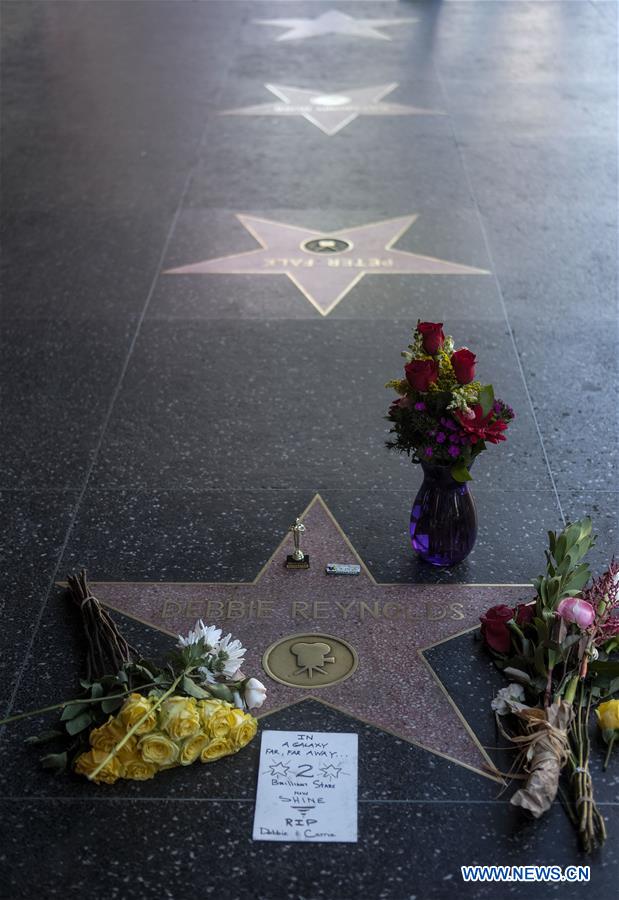 U.S.-LOS ANGELES-DEBBIE REYNOLDS-CARRIE FISHER-WALK OF FAME-CONDOLENCE
