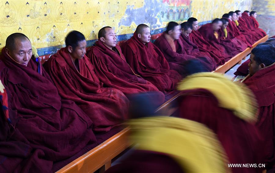 More than 200 monks from the lamasery and other temples took part in the dharma assembly on Monday.