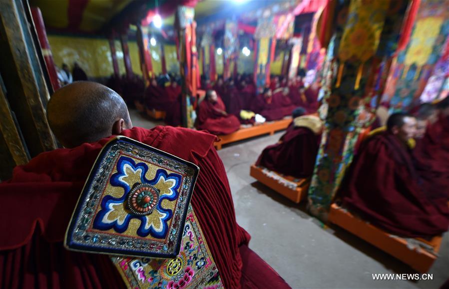 More than 200 monks from the lamasery and other temples took part in the dharma assembly on Monday.