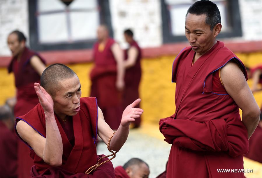 More than 200 monks from the lamasery and other temples took part in the dharma assembly on Monday.