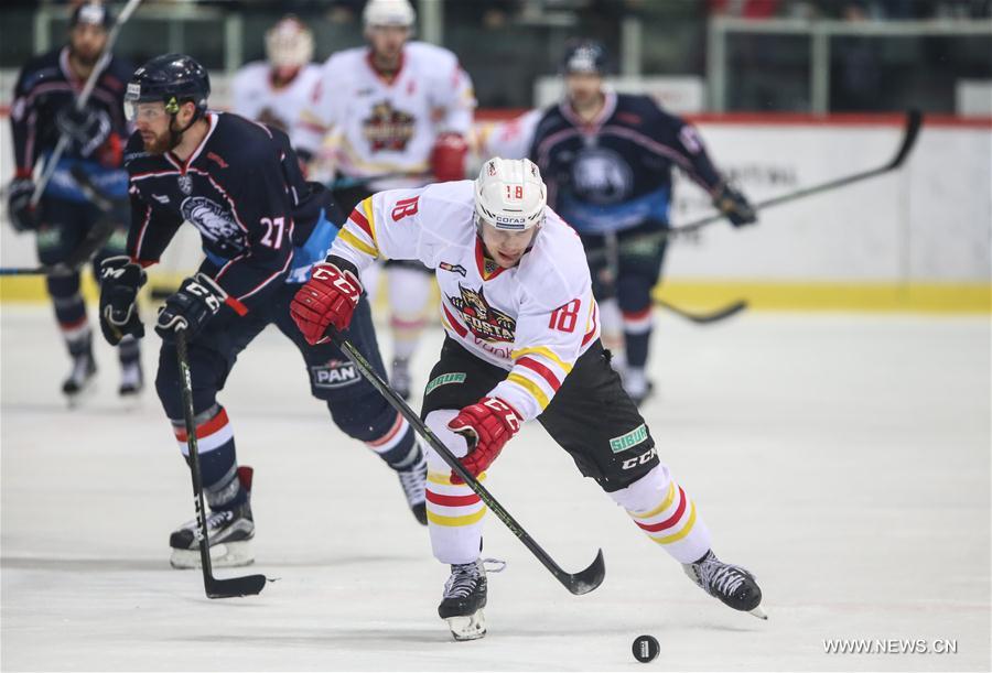 Tuukka Mantyla (R) of Beijing Kunlun Redstar drives the puck during the Kontinental Hockey League (KHL) match against Medvescak Zagreb in Zagreb, capital of Croatia, Jan. 3, 2017. Medvescak Zagreb won 1-0. (Xinhua/Igor Soban) Tuukka Mantyla (R) of Beijing Kunlun Redstar drives the puck during the Kontinental Hockey League (KHL) match against Medvescak Zagreb in Zagreb, capital of Croatia, Jan. 3, 2017. Medvescak Zagreb won 1-0. (Xinhua/Igor Soban)