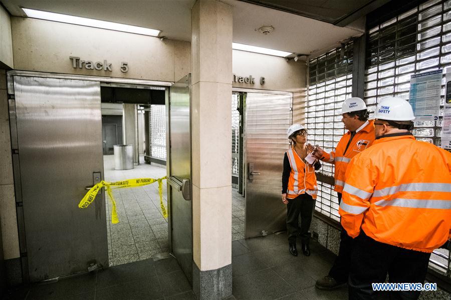 U.S.-NEW YORK-TRAIN-DERAILMENT