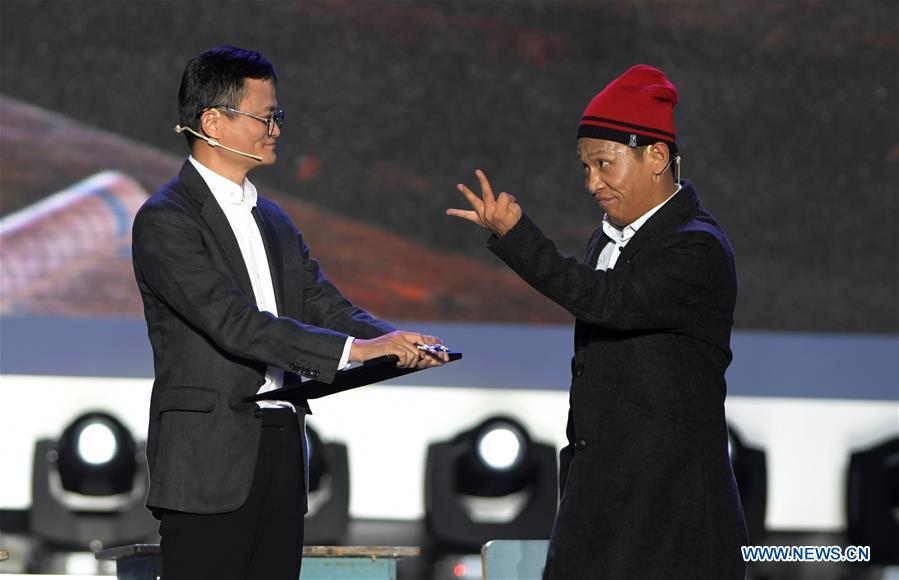 Jack Ma (L) performs a short play during the awarding ceremony of the Jack Ma Rural Teachers Award in Sanya, a tourism resort in south China's Hainan Province, on Jan. 5, 2017. The event was held on Thursday, with 100 rural teachers winning the award of 100,000 yuan (14,522 U.S. dollars) respectively. (Xinhua/Yang Guanyu) 