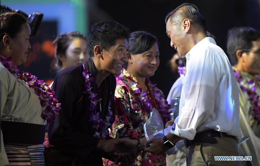 Winners of the Jack Ma Rural Teachers Award receive their awards during the awarding ceremony in Sanya, a tourism resort in south China's Hainan Province, on Jan. 5, 2017. The awarding ceremony of the Jack Ma Rural Teachers Award was held on Thursday, with 100 rural teachers winning the award of 100,000 yuan (14,522 U.S. dollars) respectively. (Xinhua/Yang Guanyu)