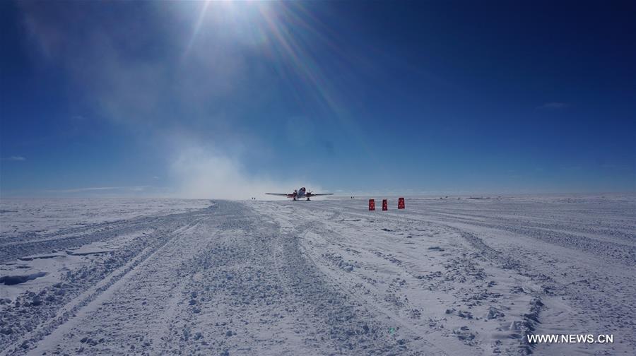 ANTARCTICA-CHINA'S AIRCRAFT-KUNLUN STATION-LANDING (CN)