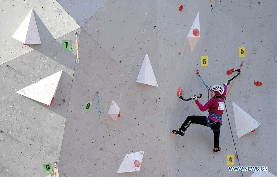 (SP)CHINA-BEIJING-UIAA ICE CLIMBING WORLD CUP (CN)