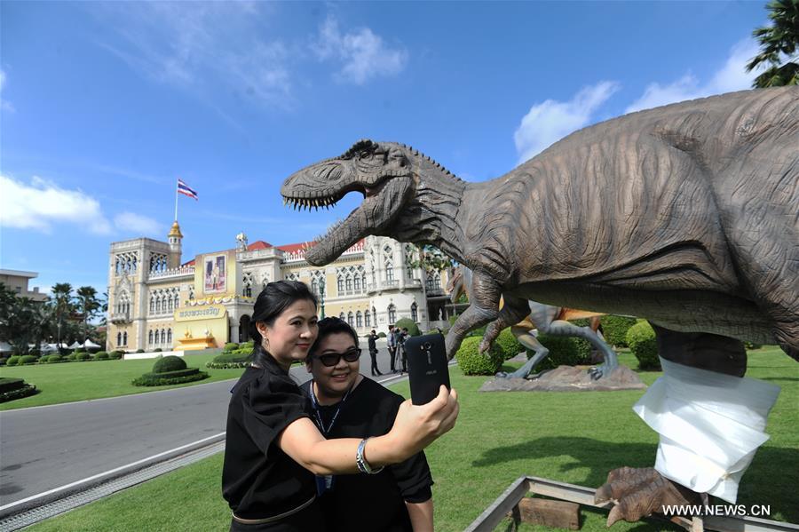 Life-size dinosaur models have been temporarily installed on the grounds of the Thai Government House ahead of the Thai Children's Day, when kids and parents are allowed to visit the building complex.