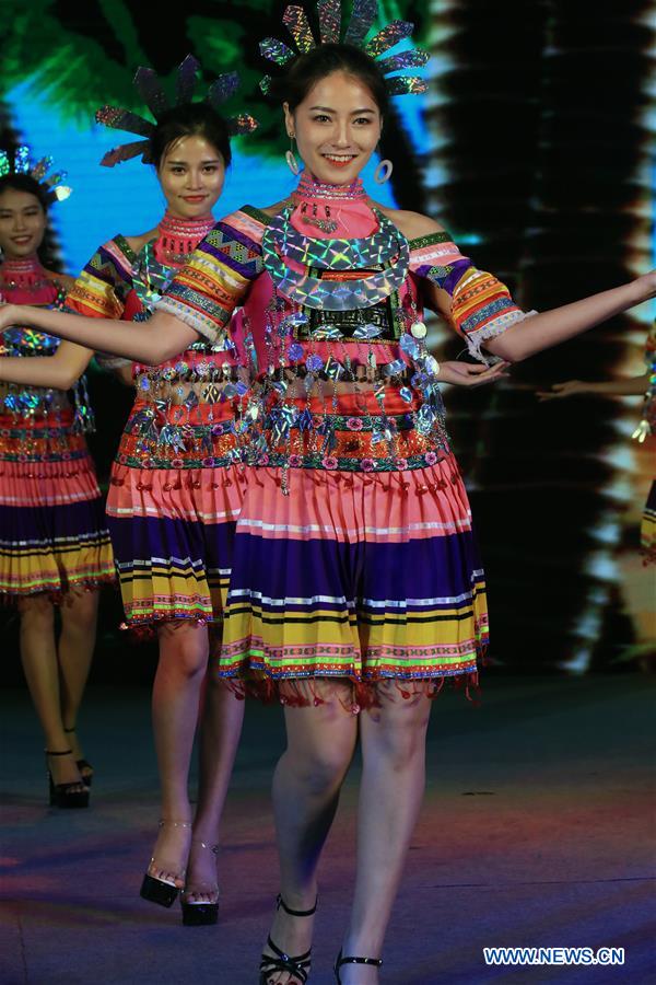 CHINA-HAINAN-FOLK COSTUME SHOW (CN)