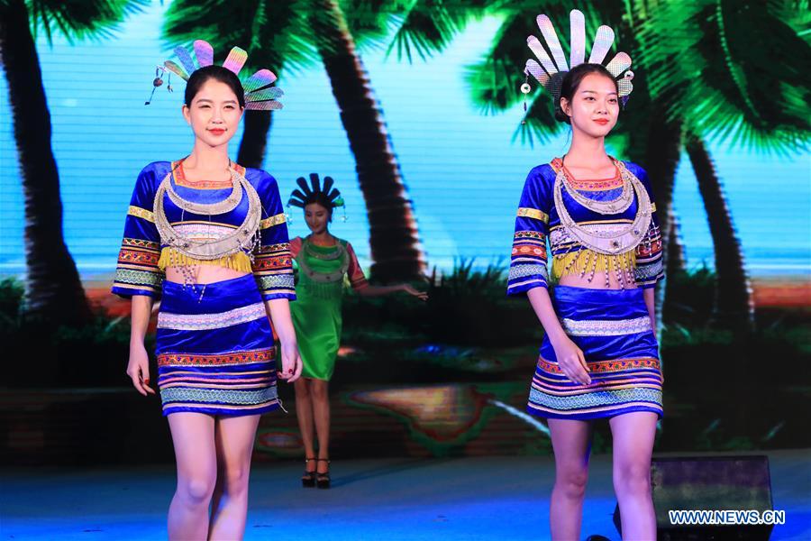 CHINA-HAINAN-FOLK COSTUME SHOW (CN)