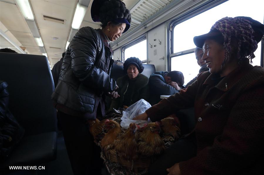CHINA-DALIANG MOUNTAINS-SLOW-SPEED TRAIN-DAILY LIFE (CN)